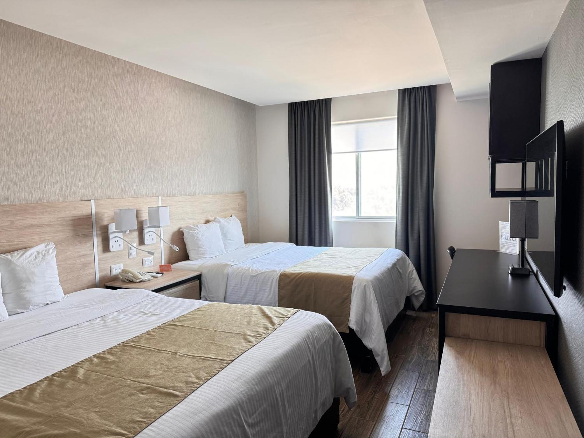 Hotel Nuvo Saltillo Bagian luar foto